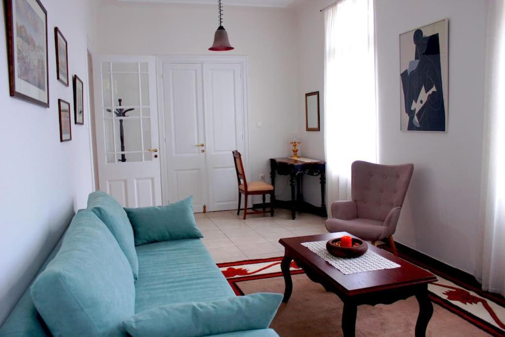 Calliope'S Neoclassical Home In The Heart Of Plaka Atenas Exterior foto